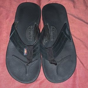Black RAINBOW flip flops. Size 7.
